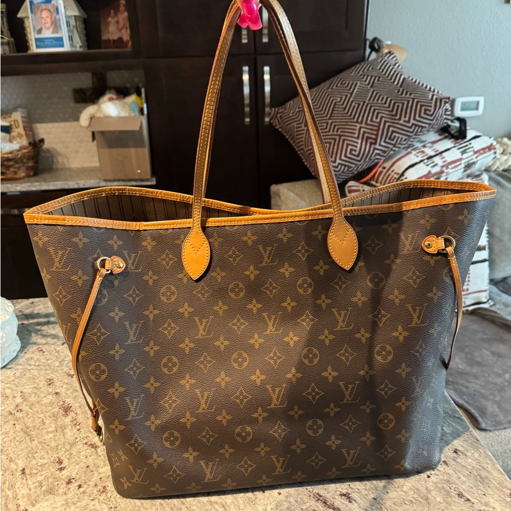 SOLD- CLEARING OUT CLOSET SALE!!!🎉 

Louis Vuitton GM Monogram GM Tote